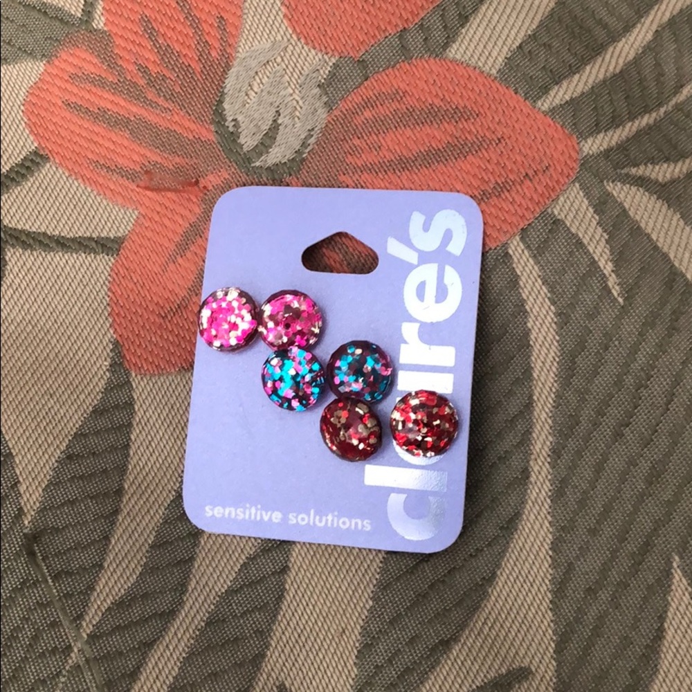 Claire’s. 3 pack stud earrings. Glitter